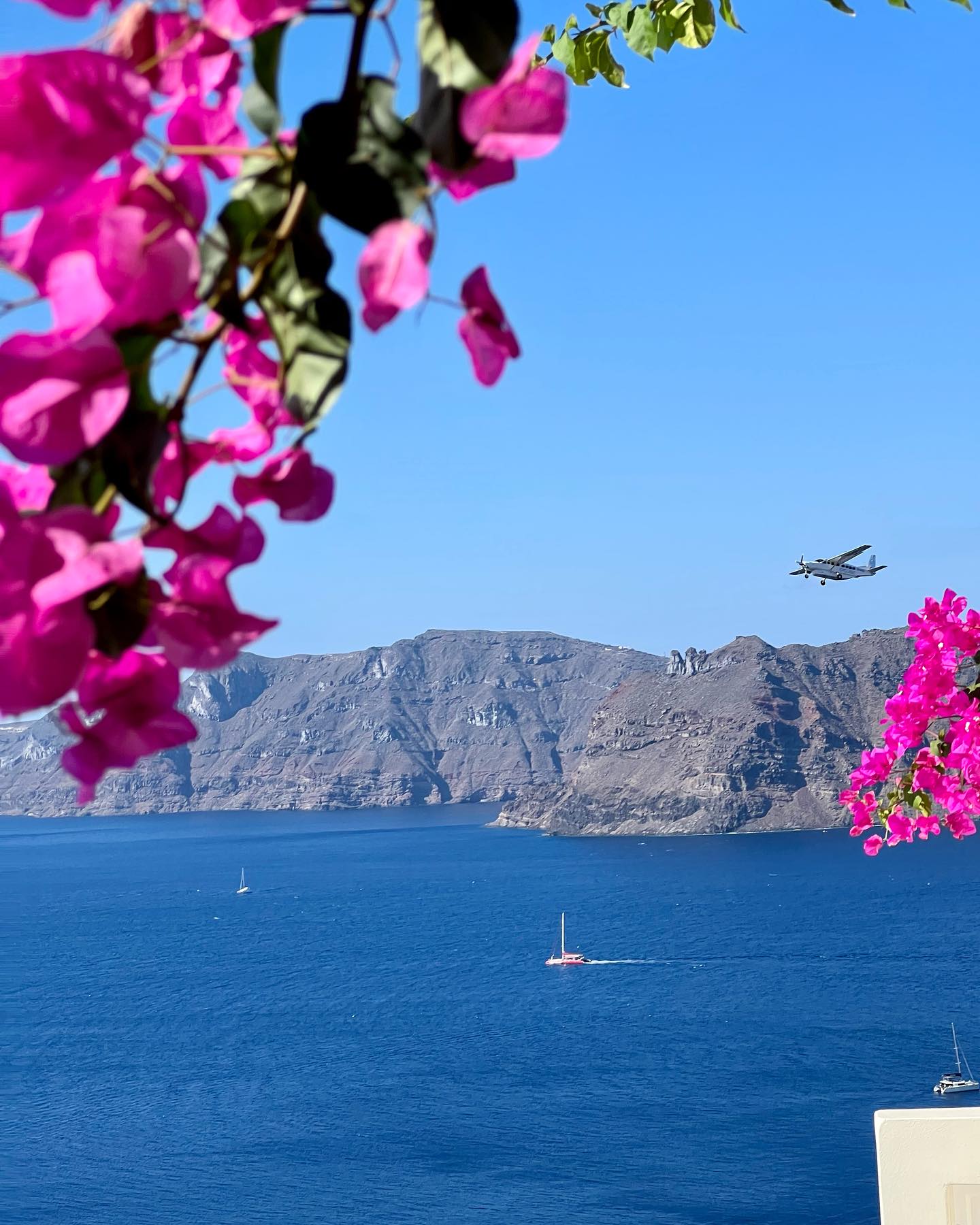 Welcome June🌸☀️! We look forward to welcoming you on board this summer ✈️🇬🇷 #flycycladic